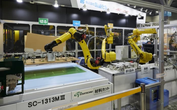 スターテクノが展示した段ボール箱の自動組み立てシステムのイメージ